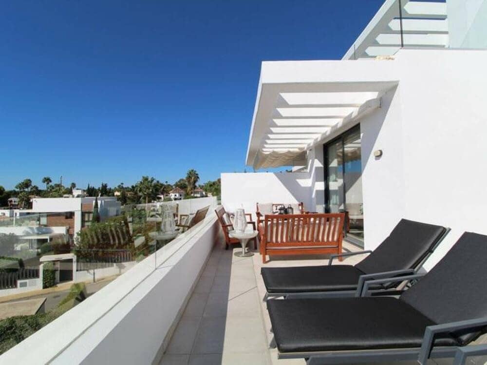 3 Zimmer Penthouse zu verkaufen in El Paraiso mit Pool Garage - 998.500 € (Ref: 9481680)