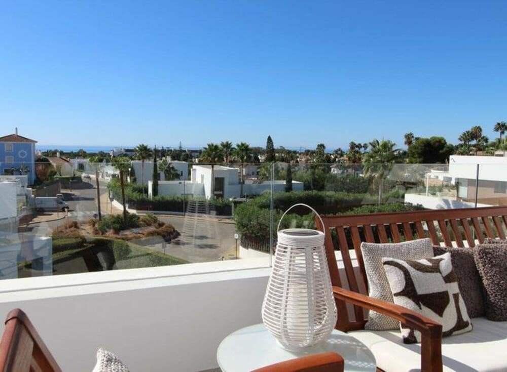 3 Zimmer Penthouse zu verkaufen in El Paraiso mit Pool Garage - 998.500 € (Ref: 9481680)