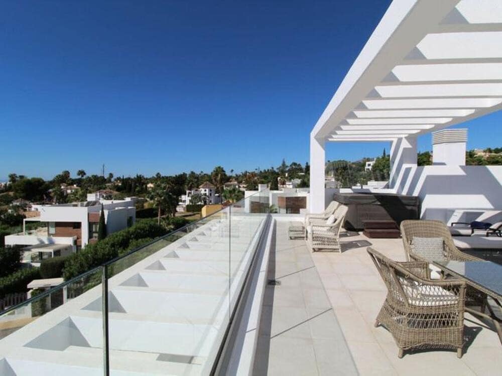 3 Zimmer Penthouse zu verkaufen in El Paraiso mit Pool Garage - 998.500 € (Ref: 9481680)