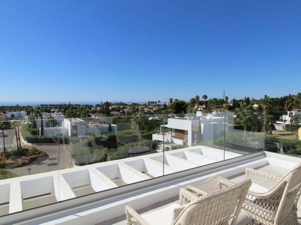 3 Zimmer Penthouse zu verkaufen in El Paraiso mit Pool Garage - 998.500 € (Ref: 9481680)