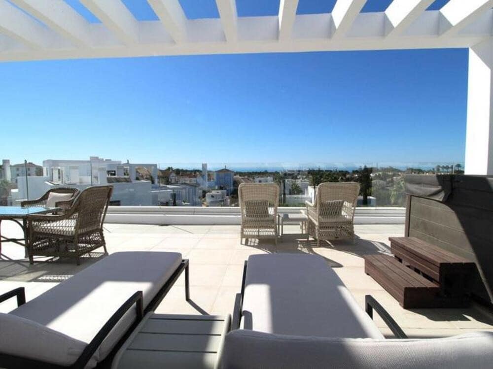 3 Zimmer Penthouse zu verkaufen in El Paraiso mit Pool Garage - 998.500 € (Ref: 9481680)