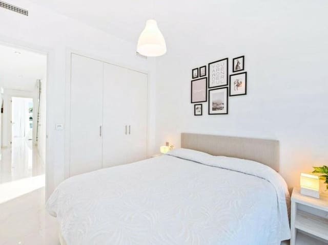 3 sypialnia Penthouse do wynajęcia w Bel-Air, Estepona z garażem - 3 000 € (Ref: 9488036)