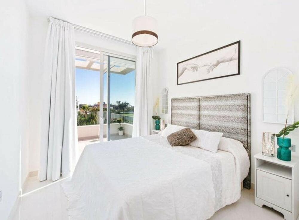 3 sypialnia Penthouse do wynajęcia w Estepona z garażem - 3 000 € (Ref: 9488036)