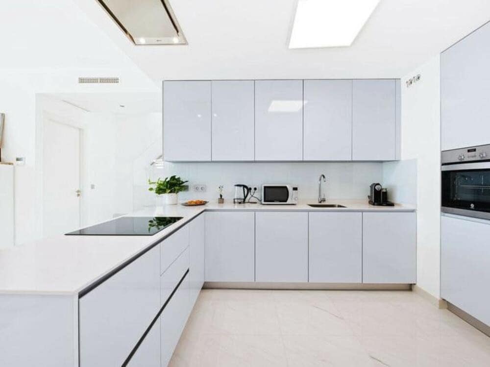 3 sypialnia Penthouse do wynajęcia w Estepona z garażem - 3 000 € (Ref: 9488036)