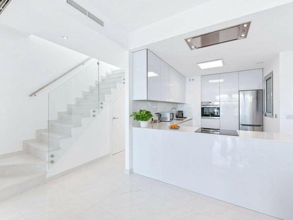 3 sypialnia Penthouse do wynajęcia w Estepona z garażem - 3 000 € (Ref: 9488036)