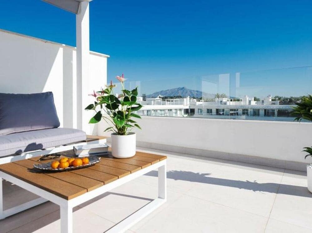 3 sypialnia Penthouse do wynajęcia w Estepona z garażem - 3 000 € (Ref: 9488036)