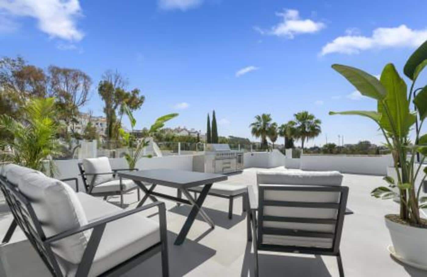 3 makuuhuone Kattohuoneisto vuokrattavana paikassa Marbella mukana uima-altaan 
autotalli - 5 000 € (Ref: 9488038)