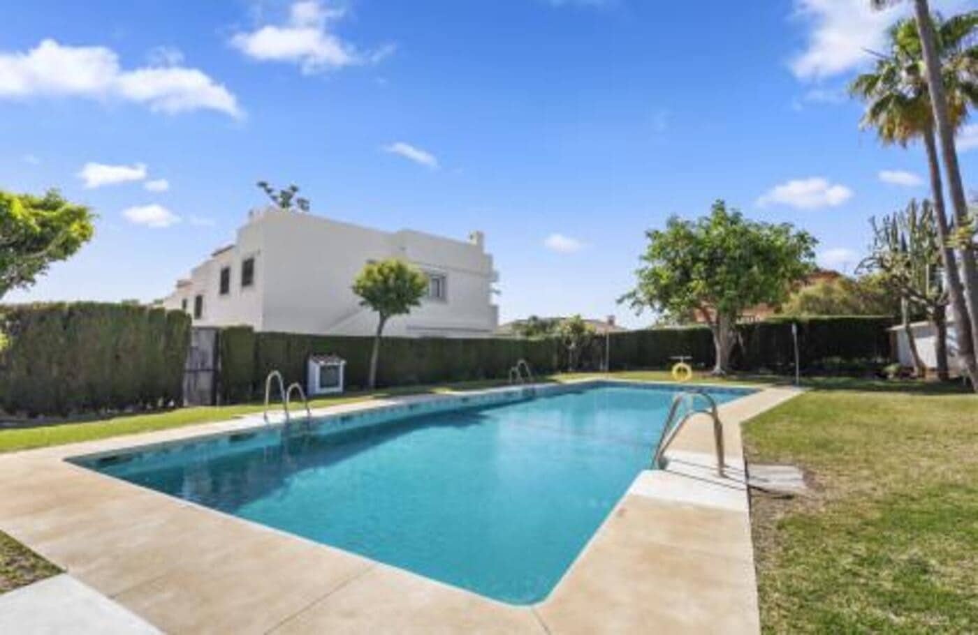 3 makuuhuone Kattohuoneisto vuokrattavana paikassa Marbella mukana uima-altaan 
autotalli - 5 000 € (Ref: 9488038)