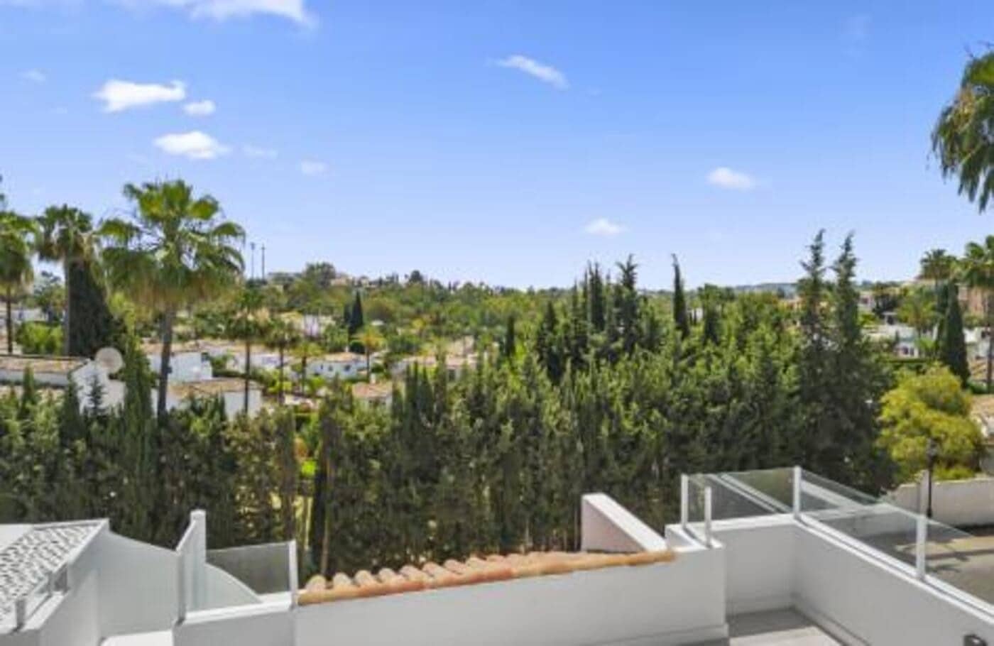 3 makuuhuone Kattohuoneisto vuokrattavana paikassa Marbella mukana uima-altaan 
autotalli - 5 000 € (Ref: 9488038)