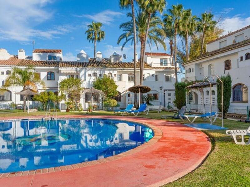 4 bedroom Townhouse for sale in Guadalmina with pool garage - € 699,000 (Ref: 9488039)