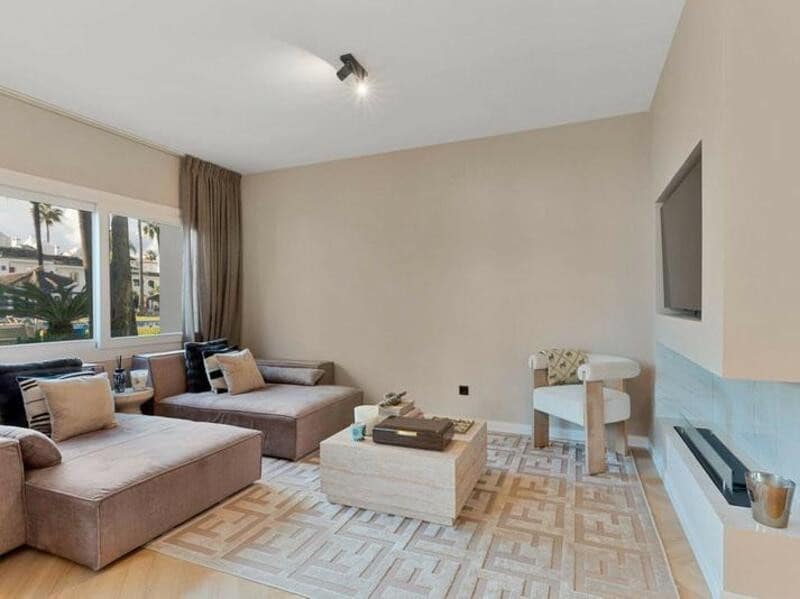 4 makuuhuone Omakotitalo vuokrattavana paikassa Guadalmina mukana uima-altaan 
autotalli - 5 000 € (Ref: 9488040)