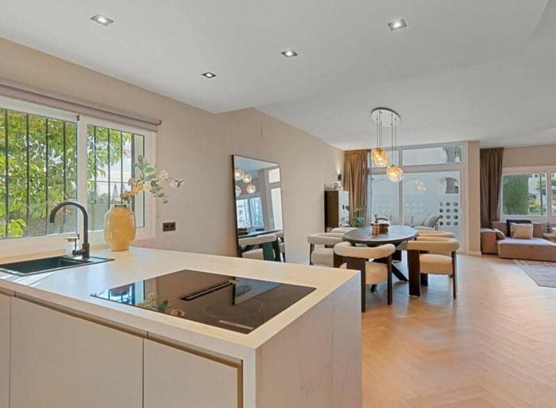 4 bedroom Townhouse for rent in Guadalmina with pool garage - € 7,000 (Ref: 9488040)