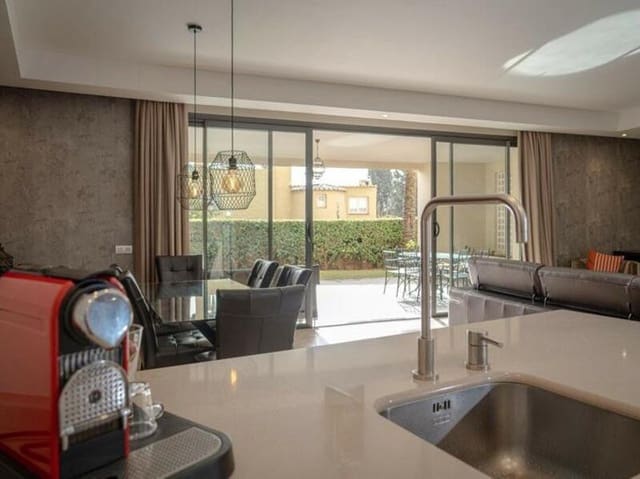 2 bedroom Townhouse for rent in Sierra Blanca, Marbella with pool garage - € 5,300 (Ref: 9488041)