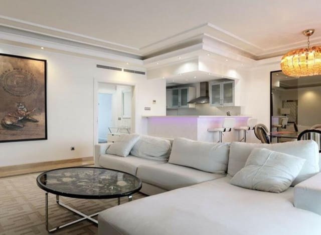 3 bedroom Penthouse for rent in Puerto Banus, Marbella with pool garage - € 3,950 (Ref: 9488574)