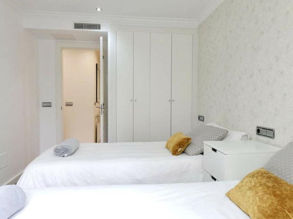 3 bedroom Penthouse for rent in Marbella with pool garage - € 3,950 (Ref: 9488574)