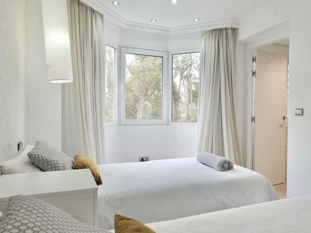 3 bedroom Penthouse for rent in Marbella with pool garage - € 3,950 (Ref: 9488574)