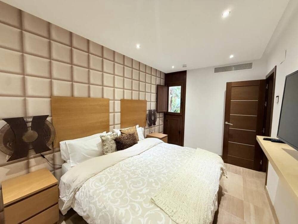 3 sypialnia Apartament do wynajęcia w Estepona z basenem garażem - 2 500 € (Ref: 9488576)