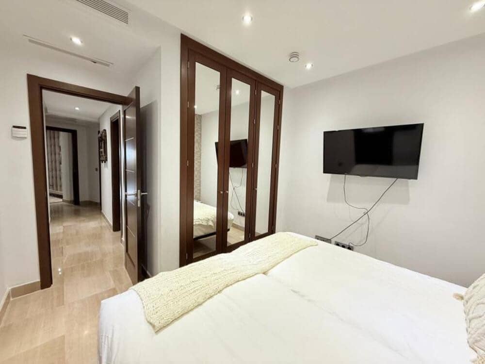 3 sypialnia Apartament do wynajęcia w Estepona z basenem garażem - 2 500 € (Ref: 9488576)