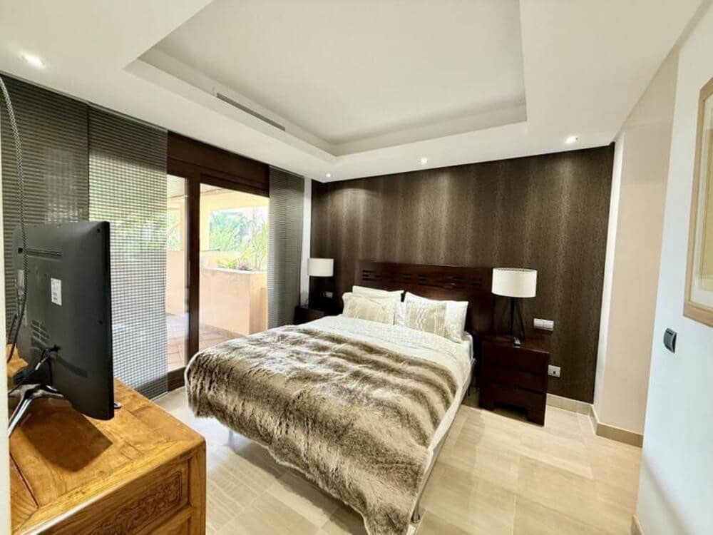 3 sypialnia Apartament do wynajęcia w Estepona z basenem garażem - 2 500 € (Ref: 9488576)