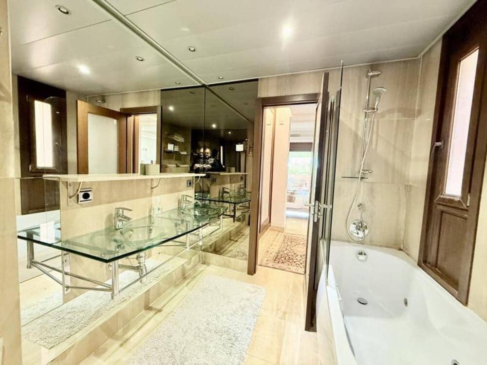 3 sypialnia Apartament do wynajęcia w Estepona z basenem garażem - 2 500 € (Ref: 9488576)