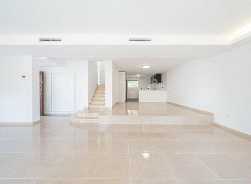 3 soveværelse Byhus til salg i Marbella med swimmingpool garage - € 699.000 (Ref: 9490962)