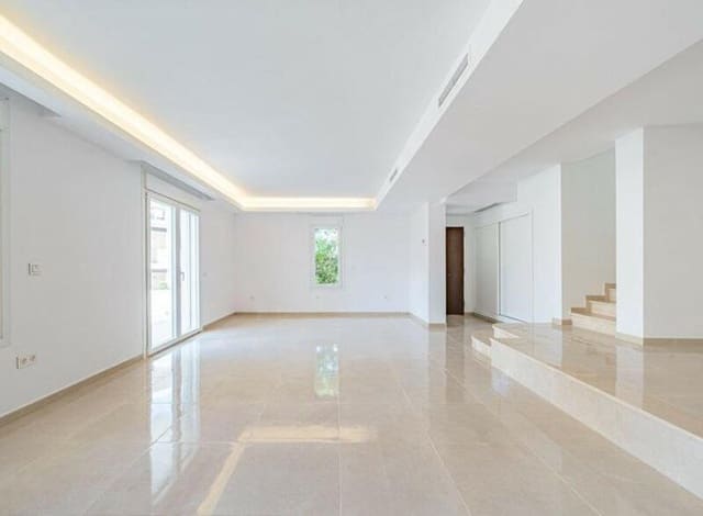 3 soveværelse Byhus til salg i La Dama de Noche - La Alzambra, Marbella med swimmingpool garage - € 699.000 (Ref: 9490962)