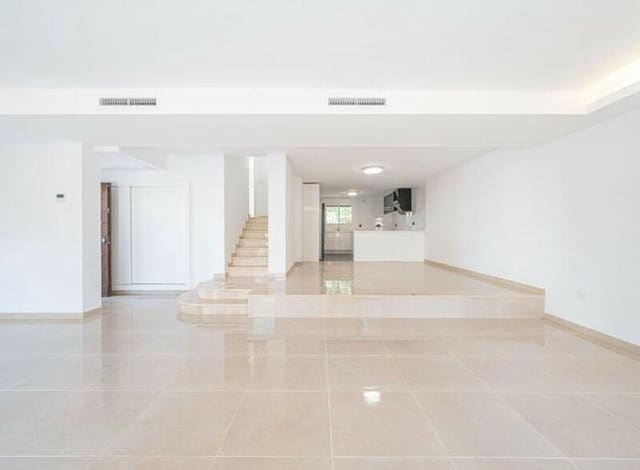 3 soveværelse Byhus til salg i La Dama de Noche - La Alzambra, Marbella med swimmingpool garage - € 699.000 (Ref: 9490962)