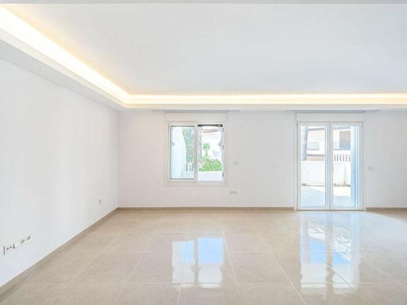 3 soveværelse Byhus til salg i Marbella med swimmingpool garage - € 699.000 (Ref: 9490962)