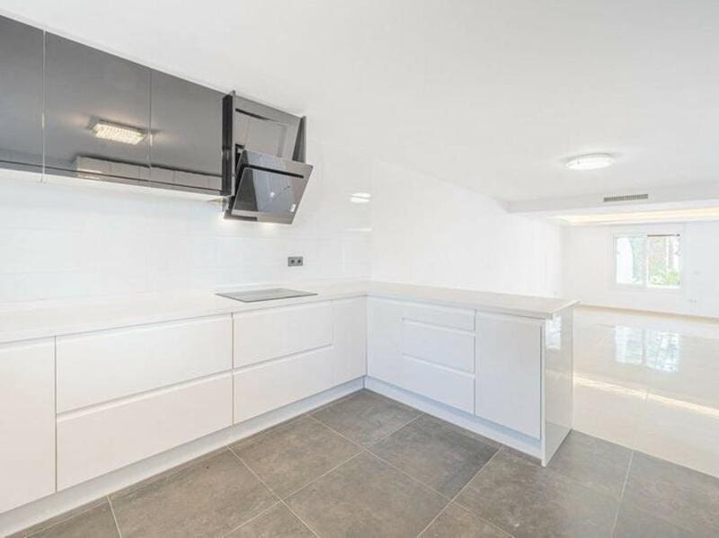 3 soveværelse Byhus til salg i Marbella med swimmingpool garage - € 699.000 (Ref: 9490962)