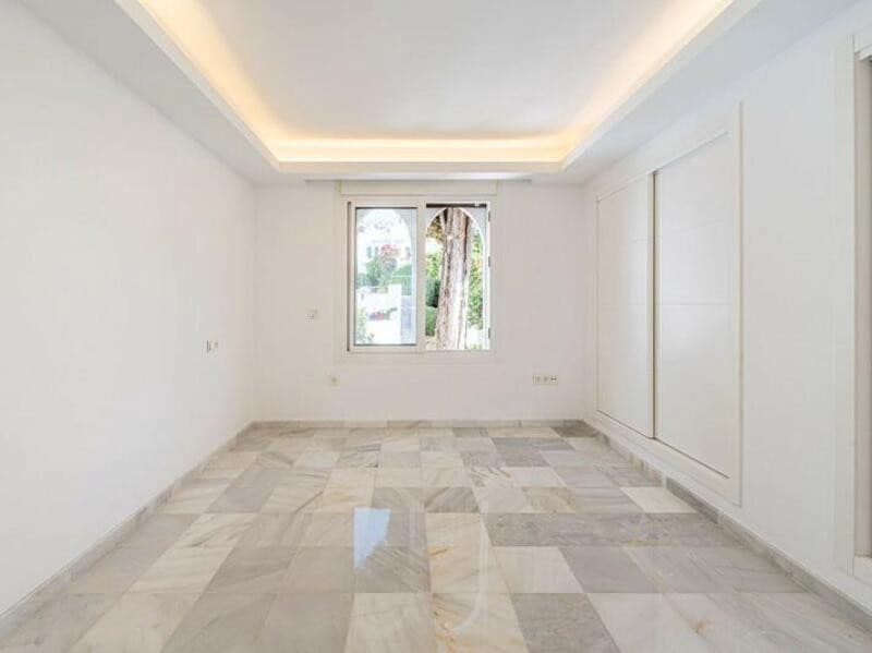 3 soveværelse Byhus til salg i Marbella med swimmingpool garage - € 699.000 (Ref: 9490962)