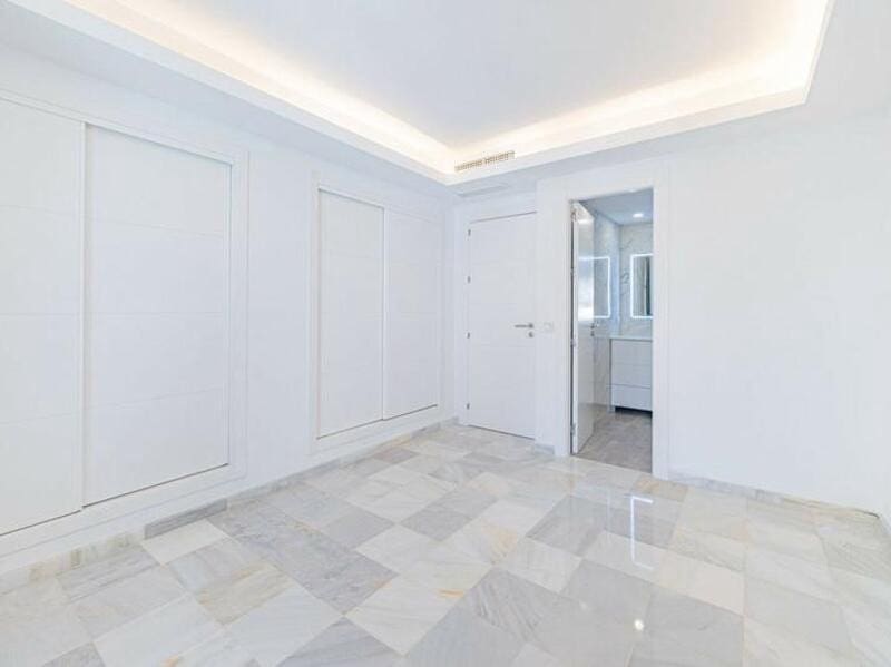 3 soveværelse Byhus til salg i Marbella med swimmingpool garage - € 699.000 (Ref: 9490962)