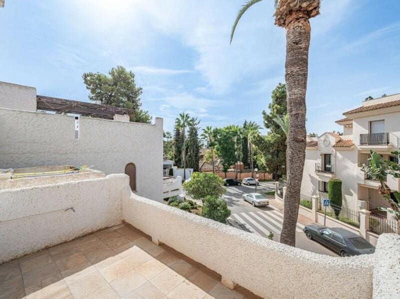 3 soveværelse Byhus til salg i Marbella med swimmingpool garage - € 699.000 (Ref: 9490962)