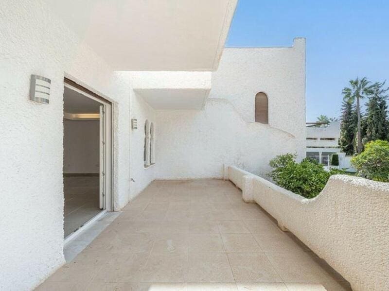 3 soveværelse Byhus til salg i Marbella med swimmingpool garage - € 699.000 (Ref: 9490962)