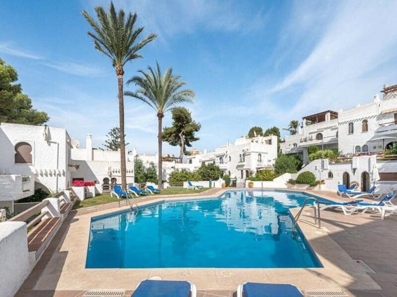 3 soveværelse Byhus til salg i Marbella med swimmingpool garage - € 699.000 (Ref: 9490962)