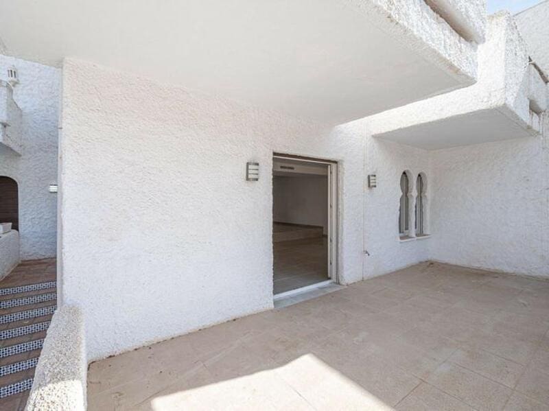 3 soveværelse Byhus til salg i Marbella med swimmingpool garage - € 699.000 (Ref: 9490962)