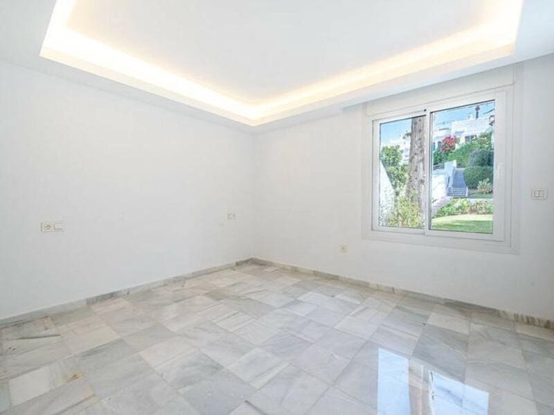 3 soveværelse Byhus til salg i Marbella med swimmingpool garage - € 699.000 (Ref: 9490962)