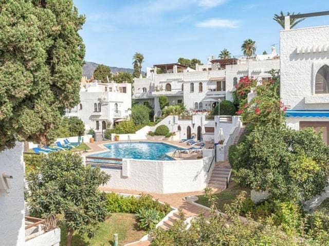 3 soveværelse Byhus til salg i La Dama de Noche - La Alzambra, Marbella med swimmingpool garage - € 699.000 (Ref: 9490962)