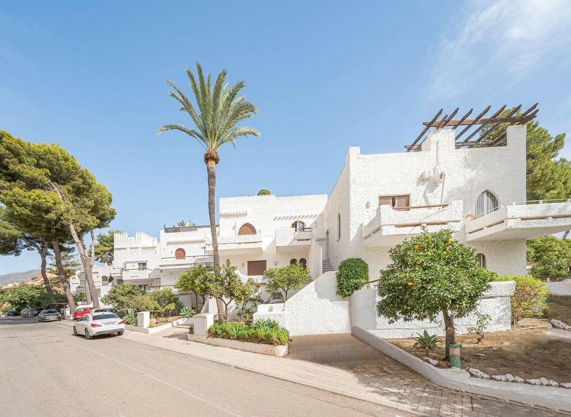 3 soveværelse Byhus til salg i Marbella med swimmingpool garage - € 699.000 (Ref: 9490962)
