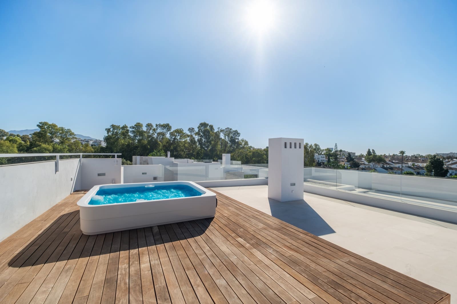 6 sypialnia Willa na sprzedaż w El Paraiso z basenem garażem - 2 995 000 € (Ref: 9490963)