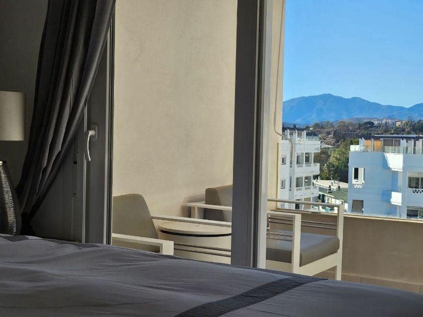 2 sypialnia Penthouse do wynajęcia w Marbella z basenem garażem - 2 500 € (Ref: 9490964)