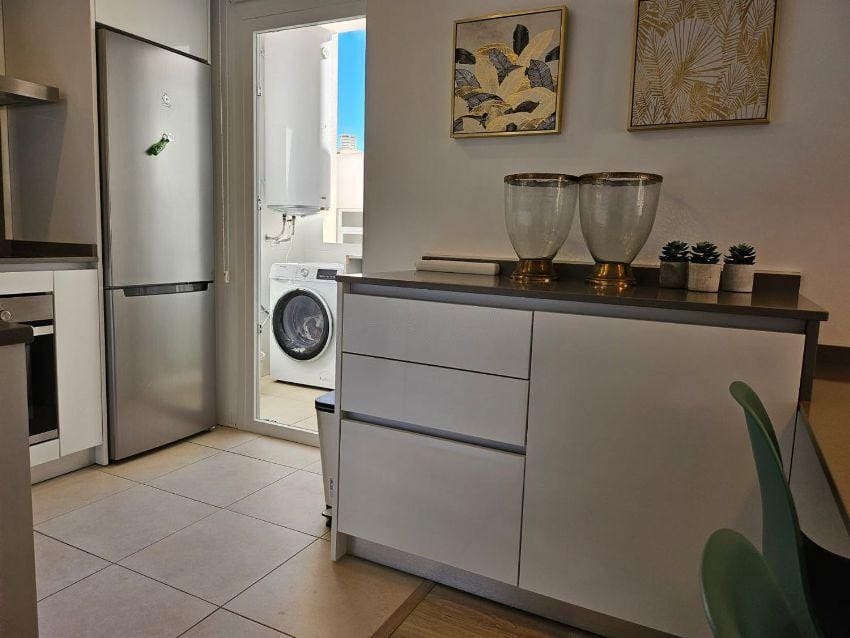 2 sypialnia Penthouse do wynajęcia w Marbella z basenem garażem - 2 500 € (Ref: 9490964)