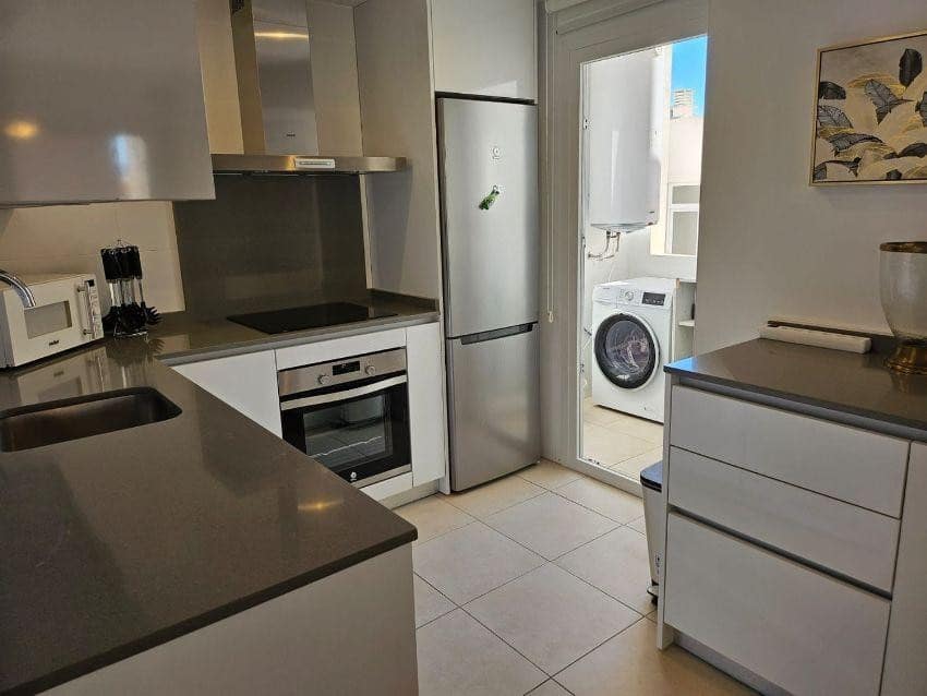 2 sypialnia Penthouse do wynajęcia w Marbella z basenem garażem - 2 500 € (Ref: 9490964)