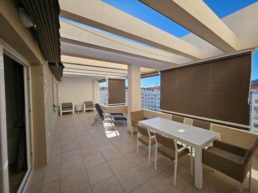2 sypialnia Penthouse do wynajęcia w Marbella z basenem garażem - 2 500 € (Ref: 9490964)