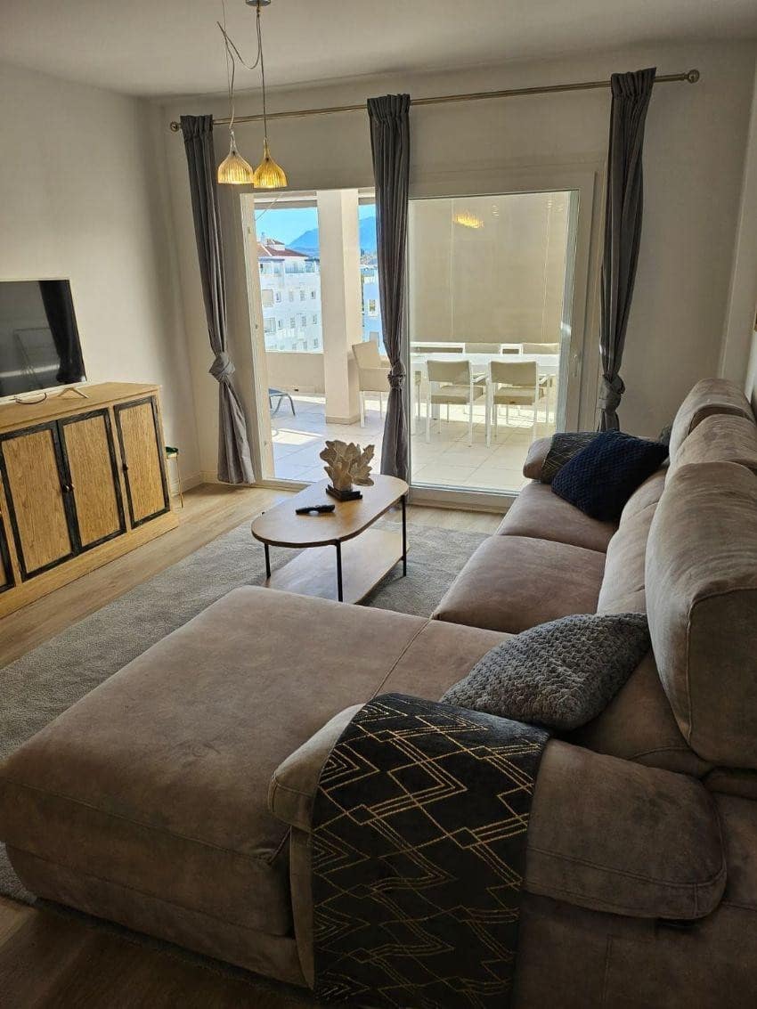 2 sypialnia Penthouse do wynajęcia w Marbella z basenem garażem - 2 500 € (Ref: 9490964)