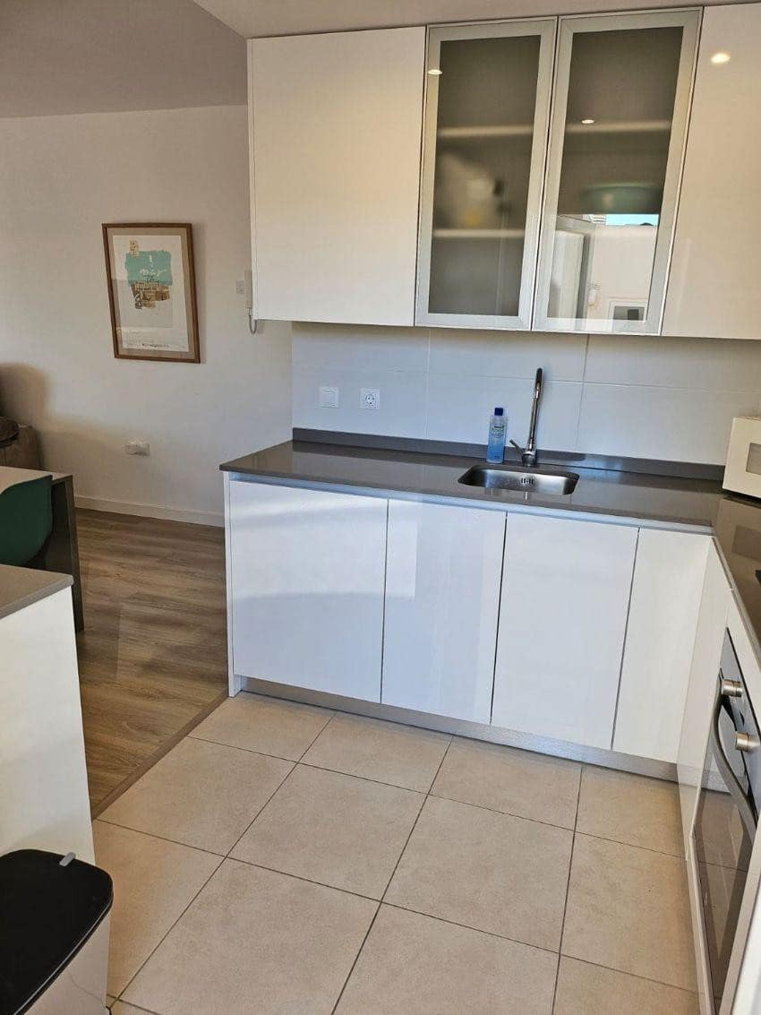 2 sypialnia Penthouse do wynajęcia w Marbella z basenem garażem - 2 500 € (Ref: 9490964)