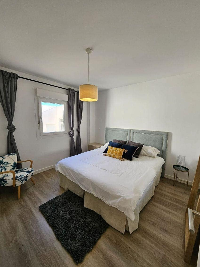 2 sypialnia Penthouse do wynajęcia w Marbella z basenem garażem - 2 500 € (Ref: 9490964)