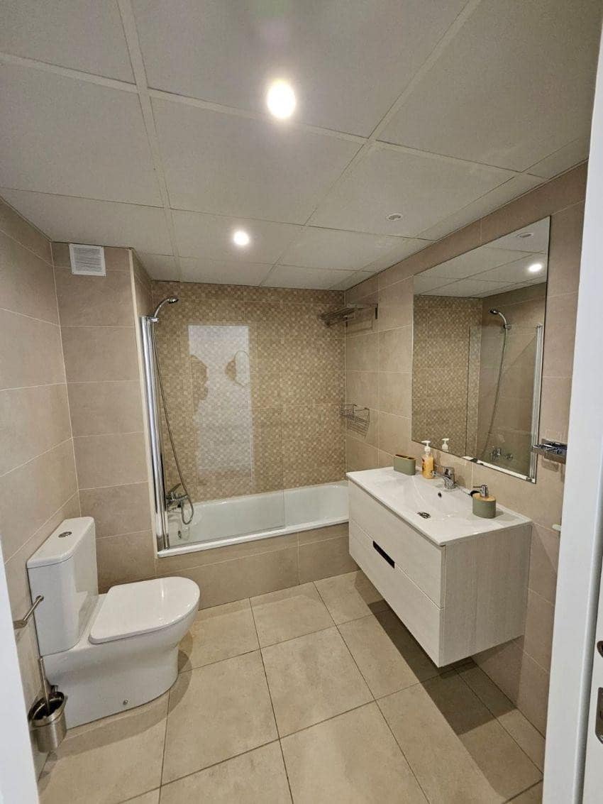 2 sypialnia Penthouse do wynajęcia w Marbella z basenem garażem - 2 500 € (Ref: 9490964)