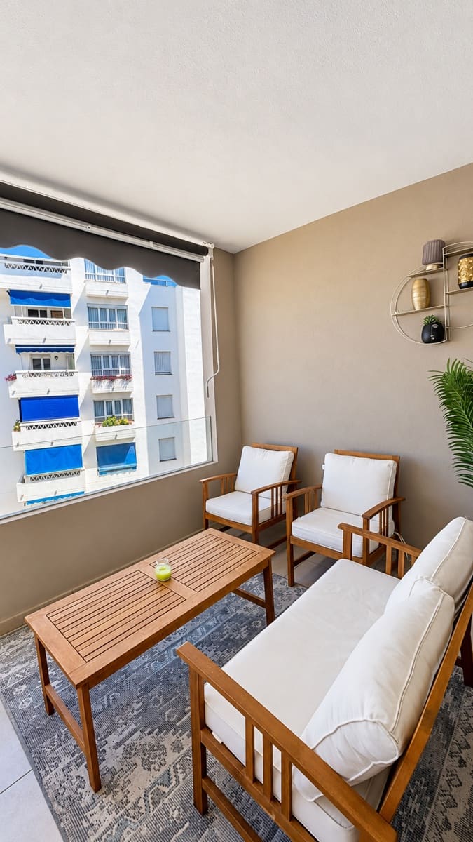 2 soverom Penthouse til leie i Marbella med svømmebasseng garasje - € 2 500 (Ref: 9490964)