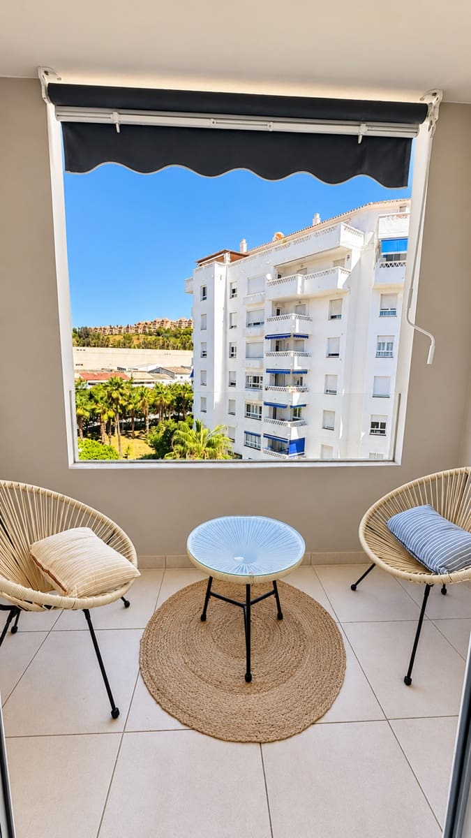 2 soverom Penthouse til leie i Marbella med svømmebasseng garasje - € 2 500 (Ref: 9490964)