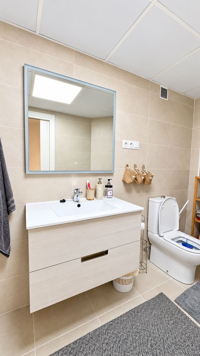 2 soverom Penthouse til leie i Marbella med svømmebasseng garasje - € 2 500 (Ref: 9490964)